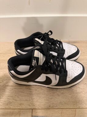 Nike Kids Low-Top Sneaker in Black and White